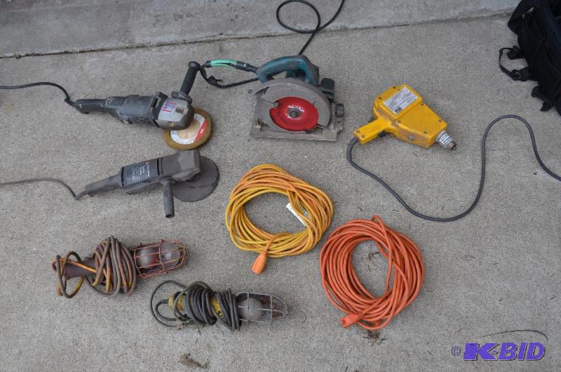 lot 62 image: 7" Black and Decker SanderPolisher. Mod...