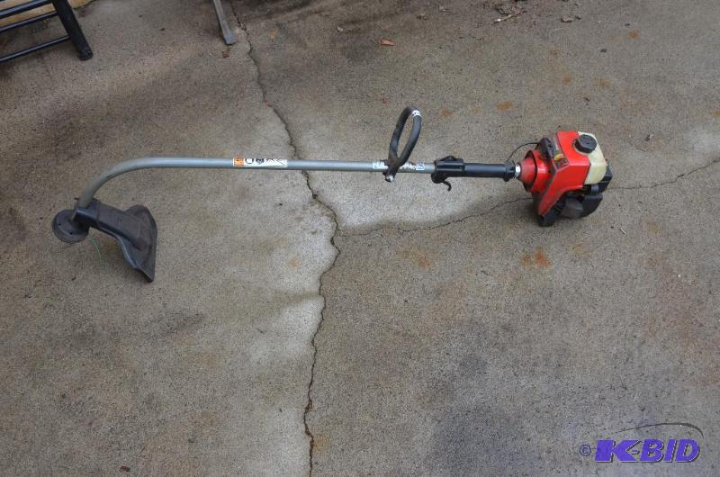 lot 77 image: Yard Machine 17" grass trimmer , gas - 2...