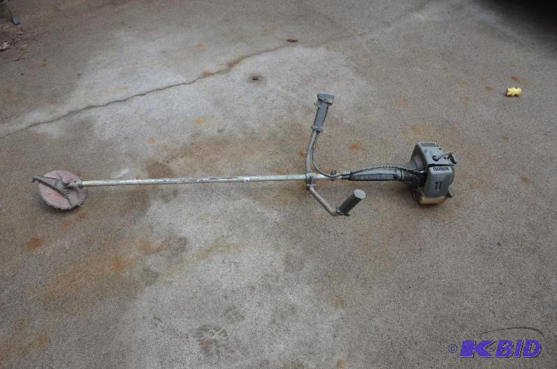 lot 78 image: McCulloch Titan TD3900 gas brush cutter - not...