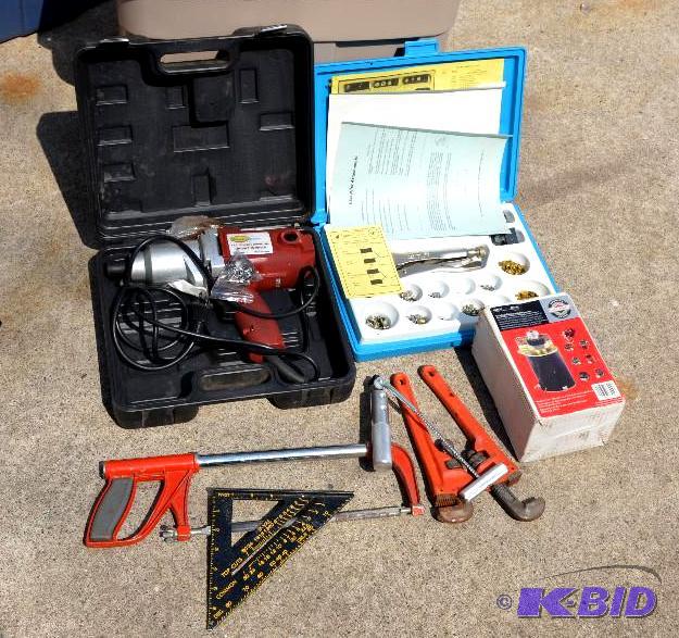 lot 85 image: Clinch pipe wrench test kit, numerous tools, ...