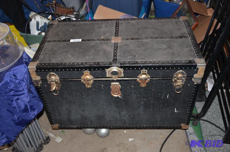 lot 87 image: Antique Trunk 20x36 Blk with leather handles....