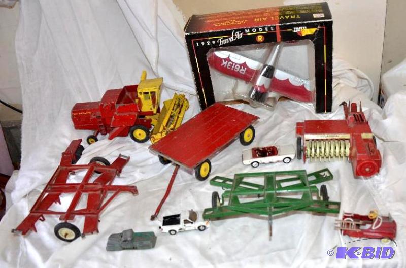 lot 92 image: Antique Tootsie Toy Pick-up Truck1929 Die Ca...