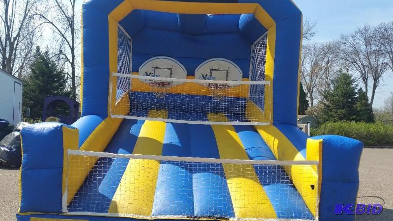 lot 15 image: Basketball Shooting&nbspChallenge&nbspGame...