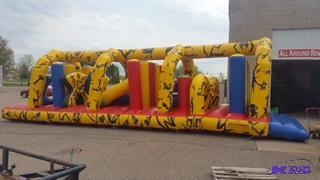 lot 20 image: BEETEE inflatable obstacle course 10wx40 lon...