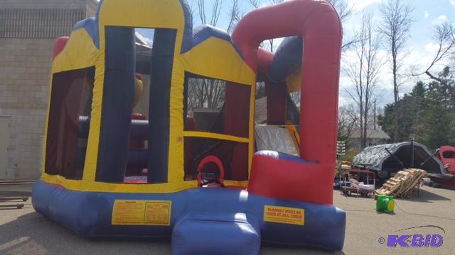 lot 6 image: Ninja jump 5 in 1 combo, 20x 19x16 hi. one of...