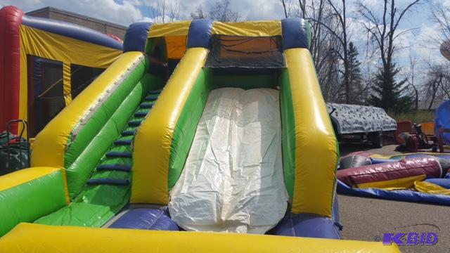 lot 8 image: Lil splash water slide great shape, will nee...