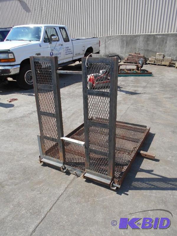 lot 11 image: Hitch Carrier with Ramps.