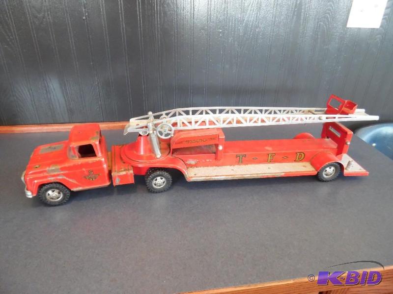 lot 1 image: Tonka Fire Truck