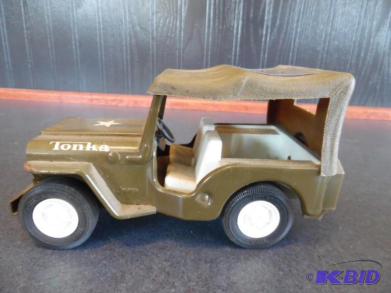 lot 14 image: Vintage Tonka Jeep