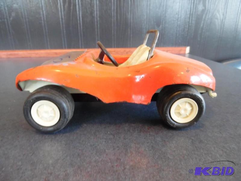 lot 15 image: Vintage Tonka car