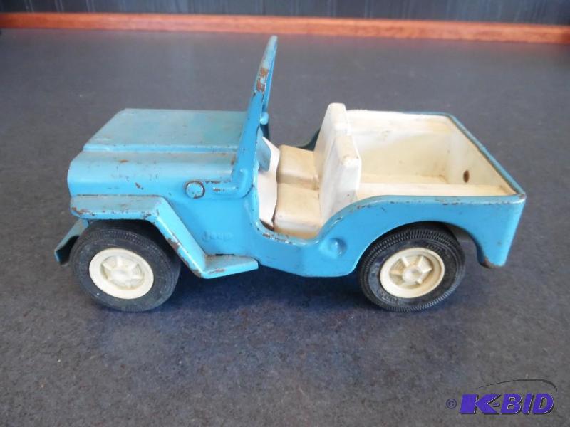 lot 16 image: Vintage Tonka Jeep