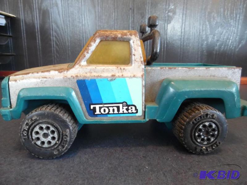 lot 22 image: Vintage Tonka truck