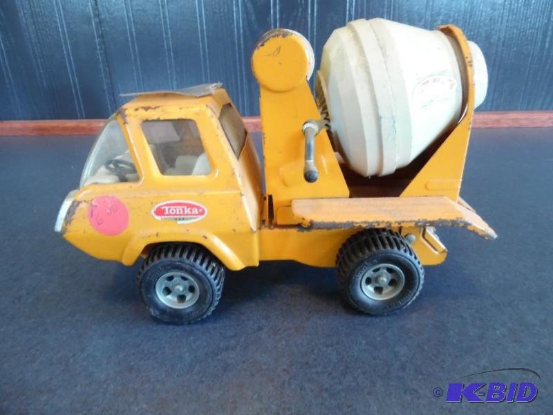lot 6 image: Vintage Tonka ready-mix truck