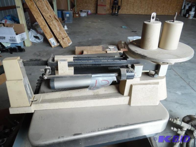 Triple beam balance