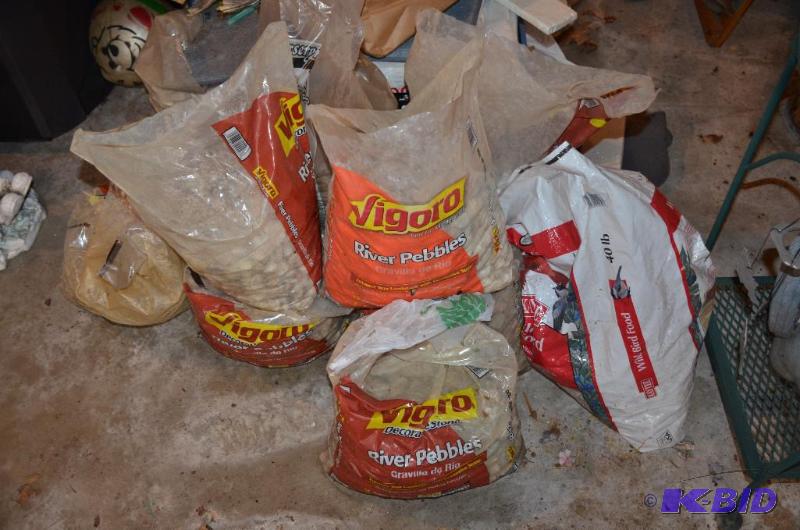 lot 104 image: Approx 6 bags of crushed rock...