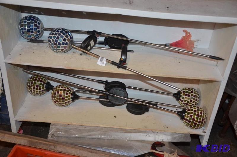 lot 105 image: Solar powered lights - 6 round bulbs, one flo...