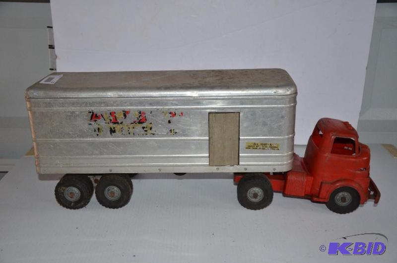 lot 111 image: Vintage Wayndotte Toys Semitrailer...