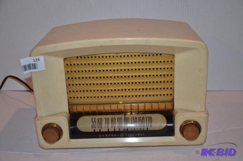 lot 123 image: Antique GE Tube Radio model 115W- Tested and ...