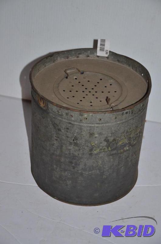 lot 136 image: Vintage metal minnow pail...