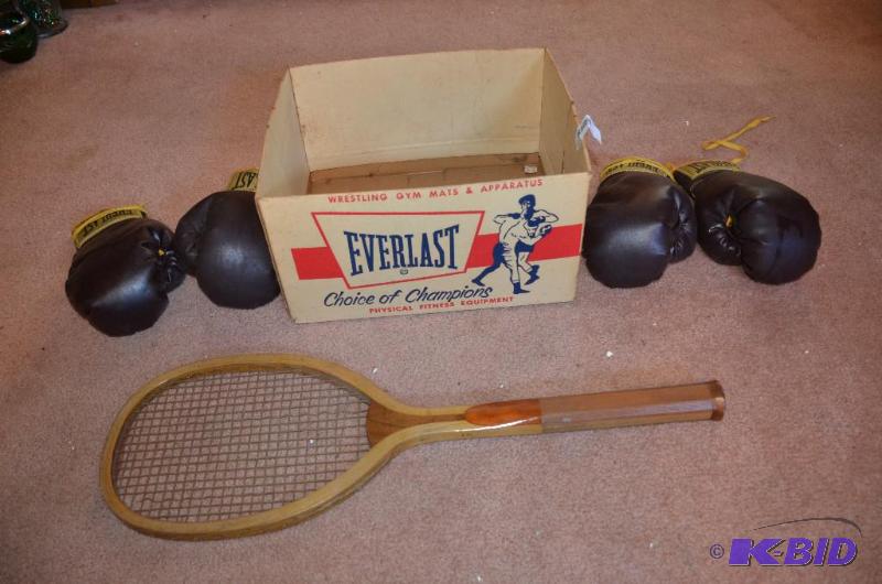 lot 163 image: Antique to Vintage 2 pairs of Everlast boxing...