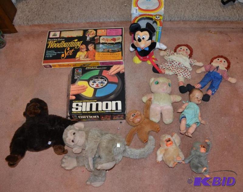 lot 185 image: Vintage dolls, stuffed toys, board games -Vin...