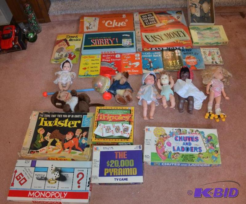lot 190 image: Vintage board games - Twister, Monopoly, Chut...