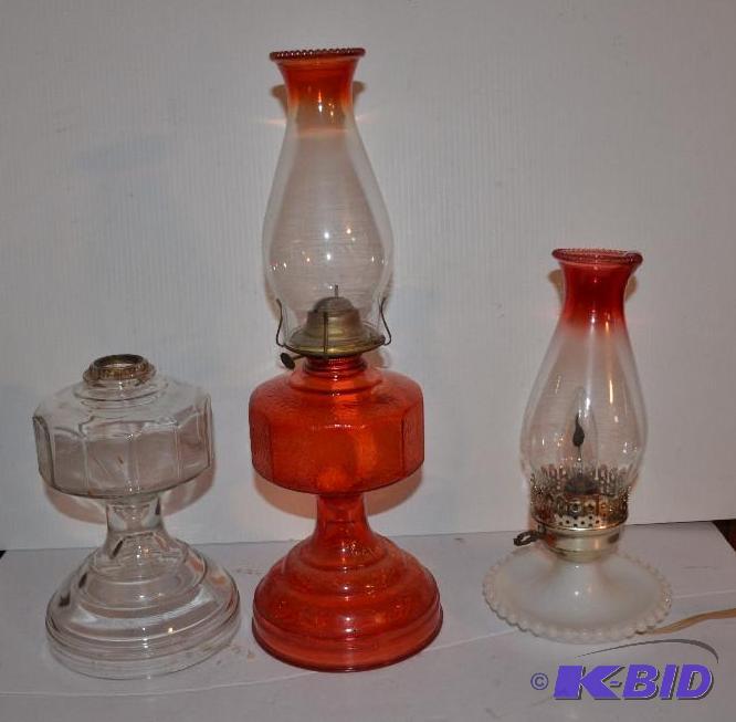 lot 191 image: Two Vintage oil lamps one electric lamp...