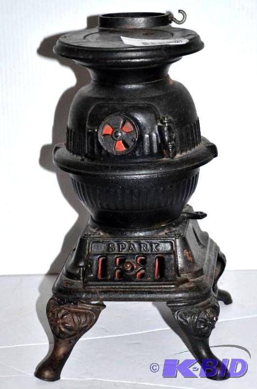 lot 31 image: Cast iron or metal pot belly stove 13"-1...