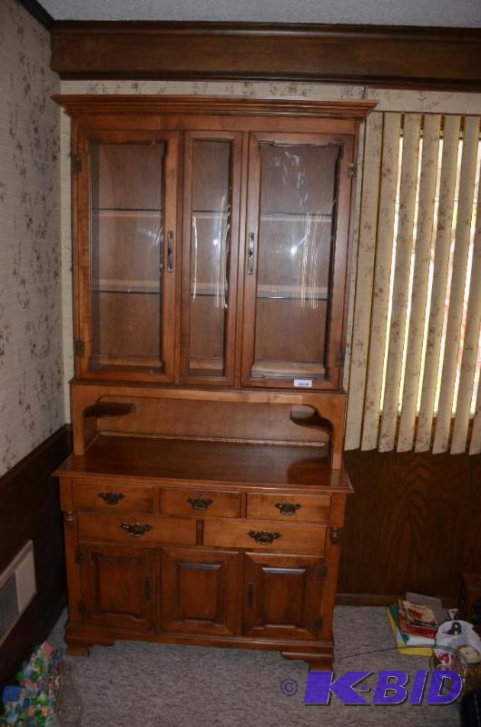 lot 32 image: Maple Wood Young Republic hutch with all beve...
