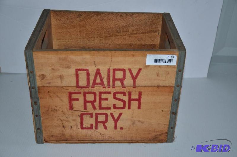 lot 44 image: Wood crate Dairy Fresh Cry 14x11x10...