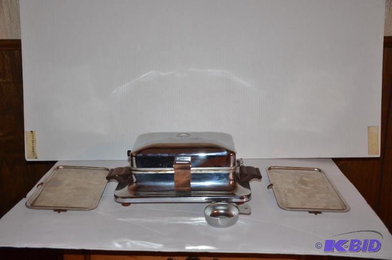 lot 55 image: Vintage waffle iron - Dommon Electric model 1...
