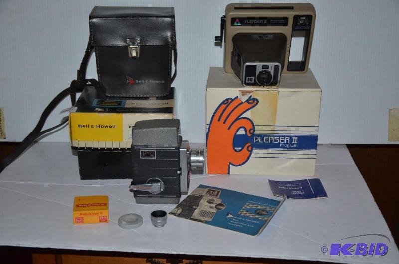 lot 67 image: Bell & Howell 8mm movie camea - elecctric...