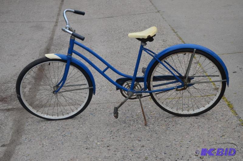 lot 85 image: Vintage Sears bicycle...