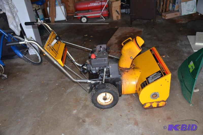 lot 86 image: Snow Flite Snowblower model 524...