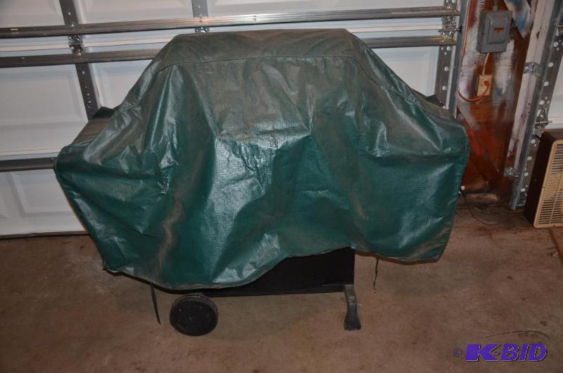lot 90 image: Sunbeam Grill Master gas grill...