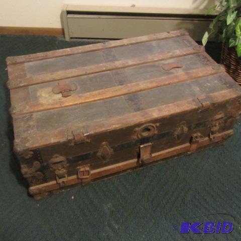 Traveling Trunk