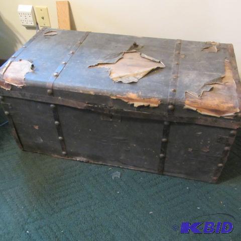 Metal Strap Trunk
