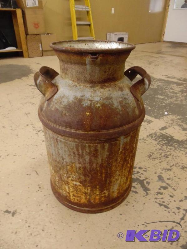 lot 10 image: Milk can