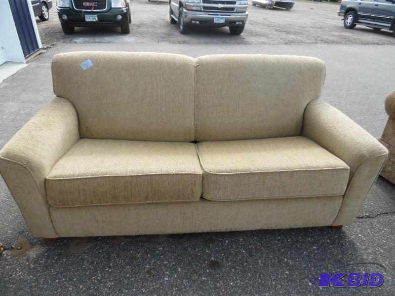 lot 20 image: Sofa