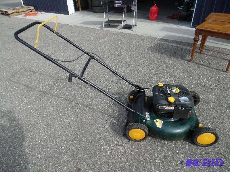 lot 25 image: Lawn mower