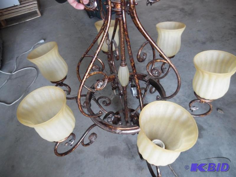 lot 31 image: Light fixtures