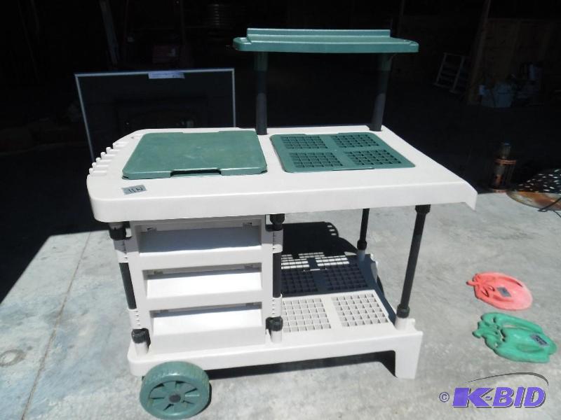 Garden potting table