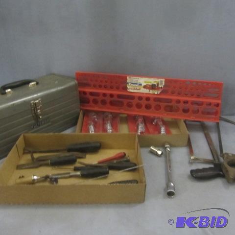 lot 11 image: Craftsman Toolbox, Tools