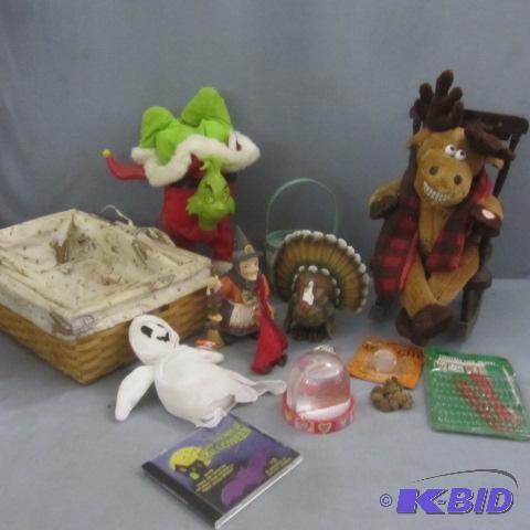 lot 118 image: Holiday Decor