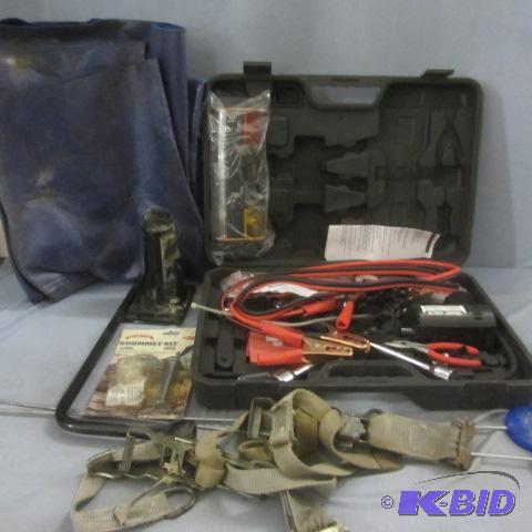 lot 17 image: Emergency Car Kit
