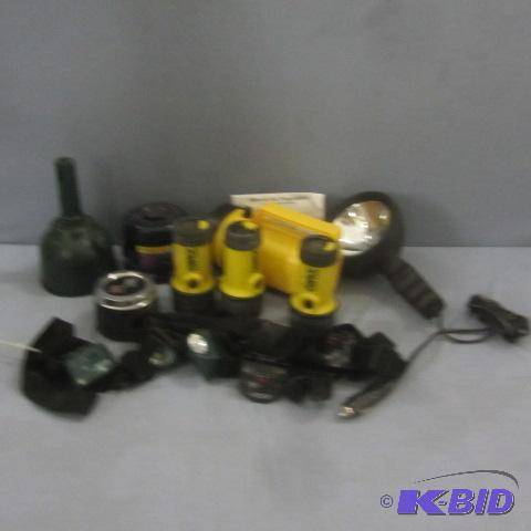 lot 20 image: Flashlights