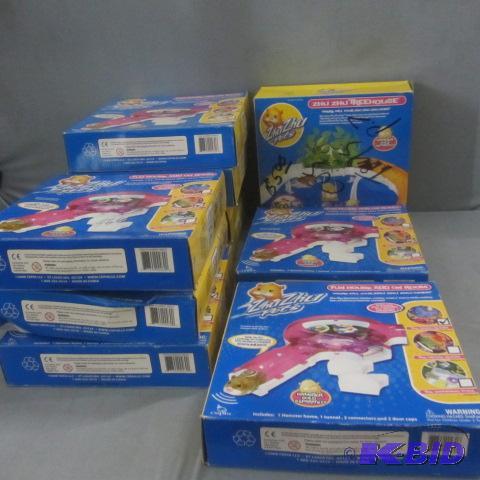 lot 77 image: Zhu Zhu Pets Toys
