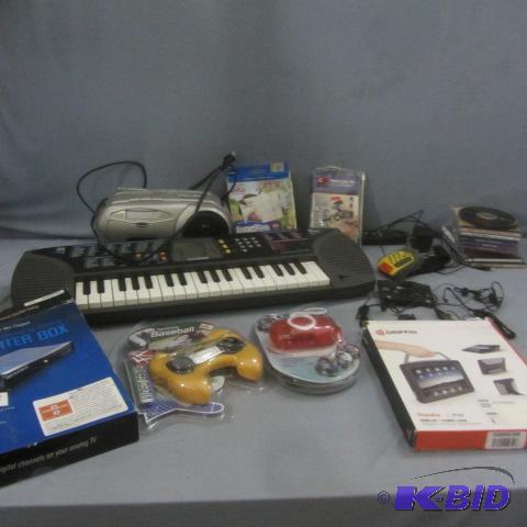 lot 89 image: Ipad, Keyboard, Camera