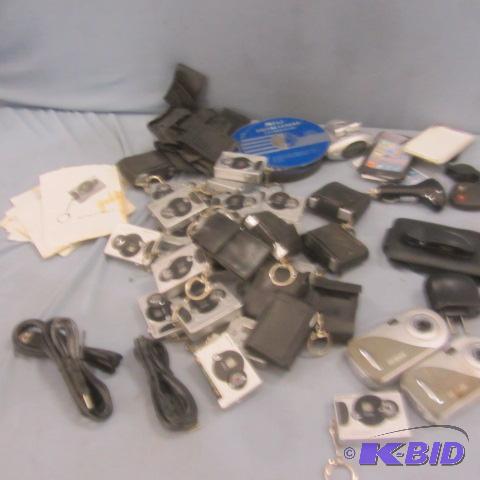 lot 93 image: Mini Digital Cameras