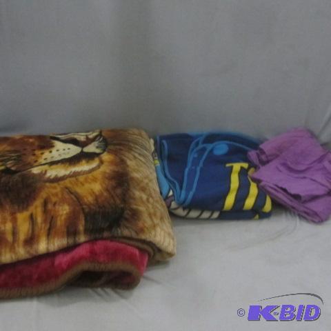 lot 95 image: Fleece Blankets